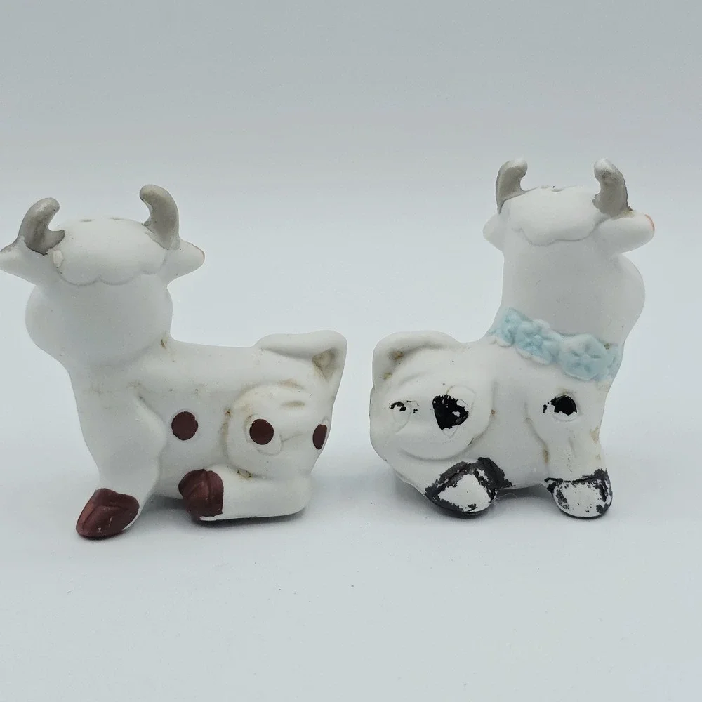 Vtg Ceramic Cow Salt & Pepper Shakers Small White Cows‎ Set Of 2 Farmhouse Decor